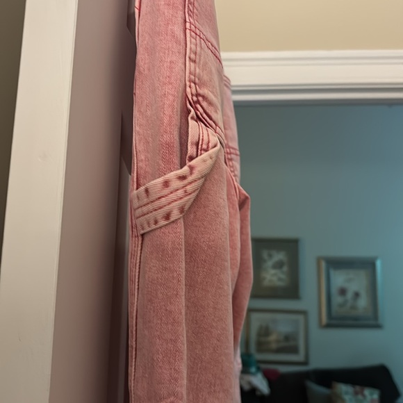 Gap midrise 90’s loose straight jeans. Great used condition- like new. - Picture 11 of 12